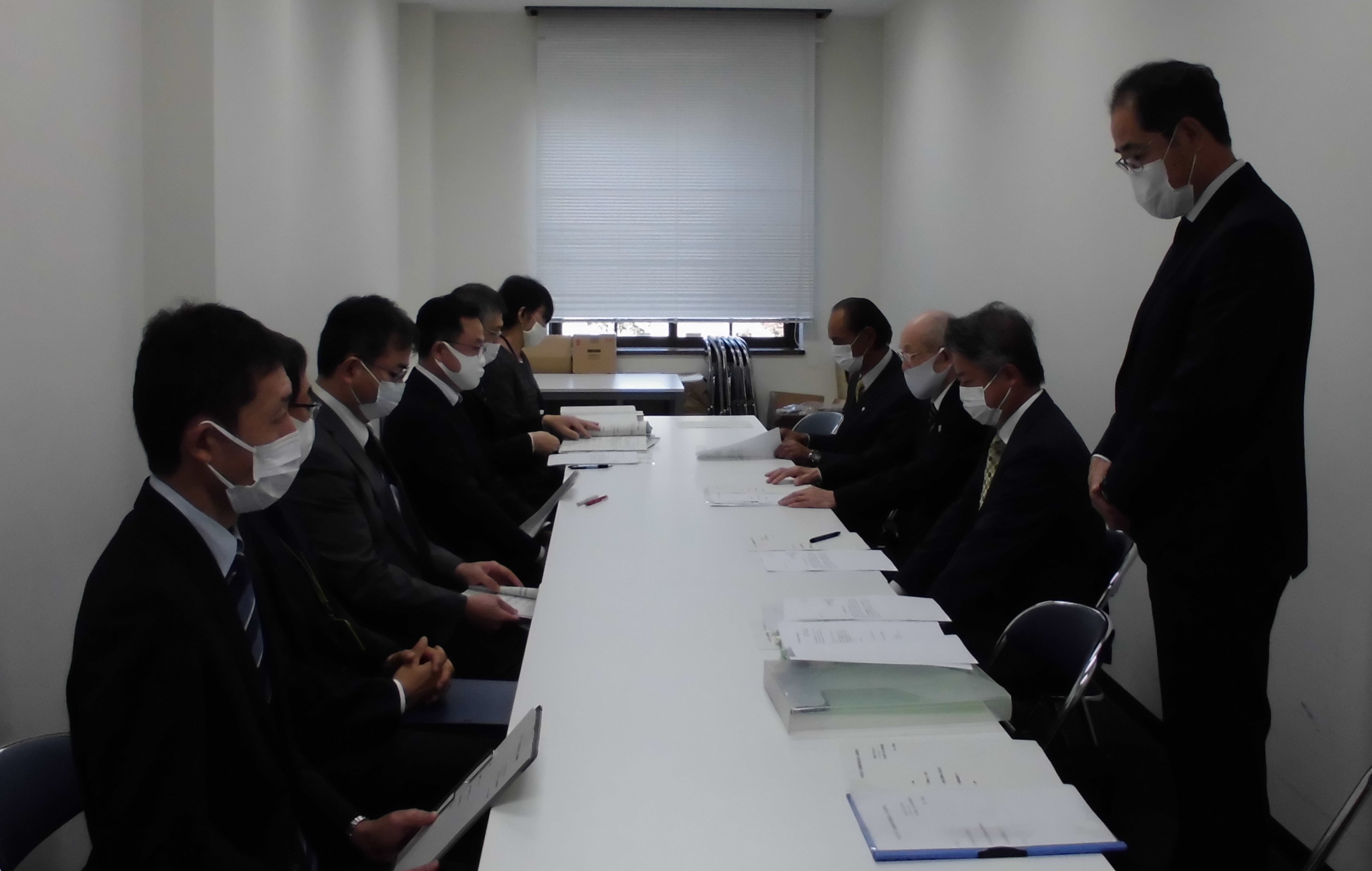 会談する写真